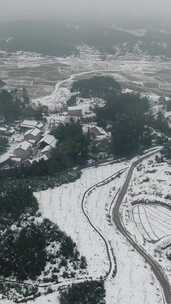 竖版航拍冬天南方雪景