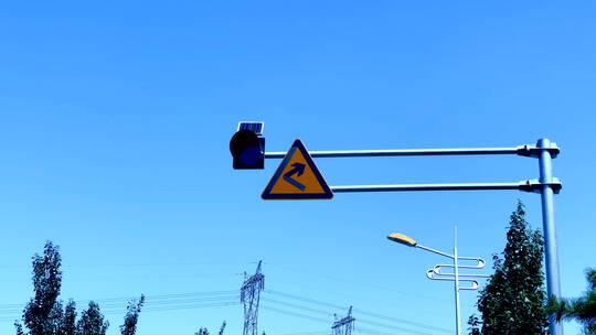 道路LED指示牌“慢”行