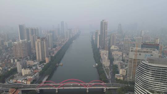 雾霾中的广州海珠