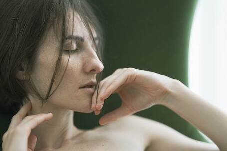 西湖落花 浪漫 民乐 水面 轻舞 离愁