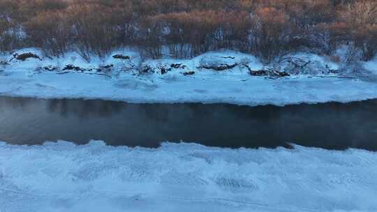 呼伦贝尔冰河雪景雾气