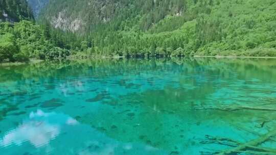 美丽的九寨沟风景旅游区航拍