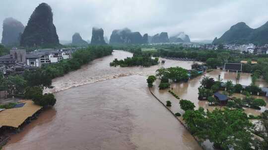 桂林阳朔暴雨漓江遇龙河河水暴涨