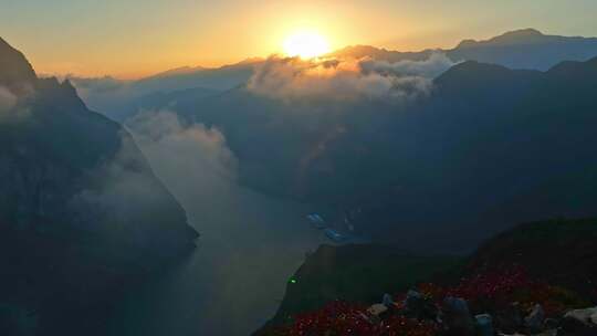 大气航拍巫峡红叶