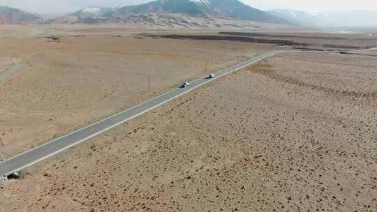 高原戈壁沙漠公路行车航拍