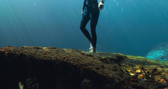 深海湖泊潜水水下水底拍摄