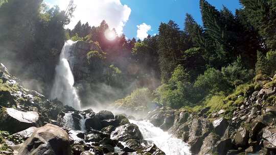 高山流水静谧瀑布溪流彩虹