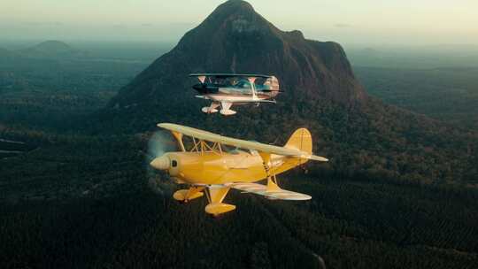 空对空，轻型飞机，山地，飞行