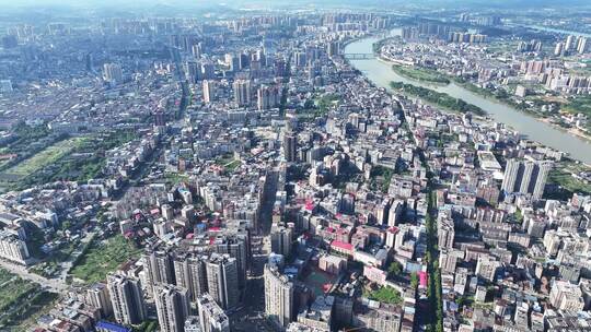 航拍城镇江心岛河流沿岸城市绿地 城市建筑