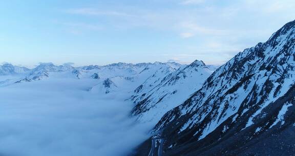 四川巴郎山雪山日落美丽云海风景航拍延时