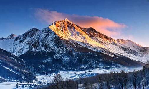 航拍雪山日照金山自然风景旅行延时