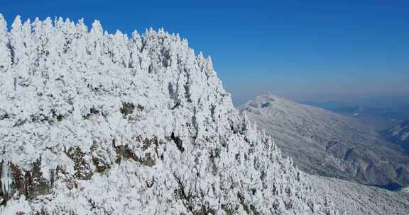 高清实拍瓦屋山冬天雪景雪山森林