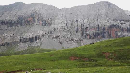 扎尕那草原云雾山峰