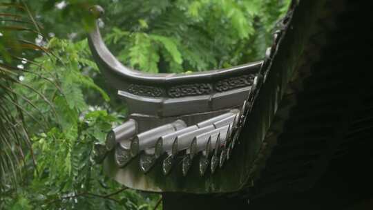 雨天古风建筑屋檐下雨水滴意境