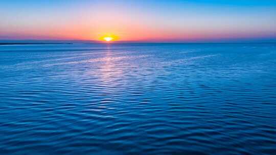 海面日出美景