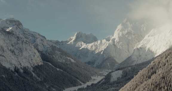 蒂罗尔阿尔卑斯山，雪，山脉，森林