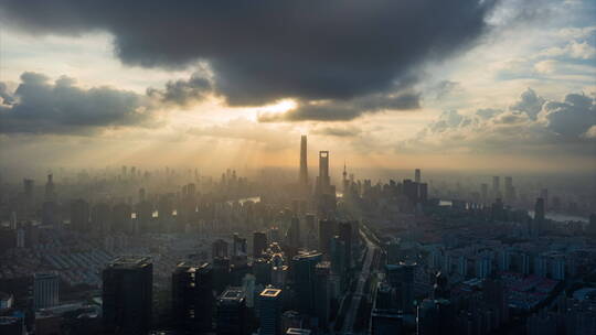 夕阳下陆家嘴壮美云朵航拍延时