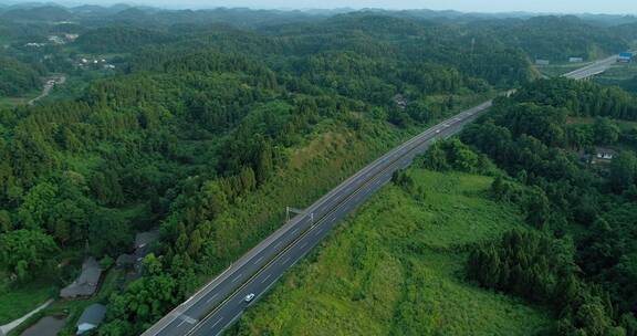 高速公路穿越川东南丘陵地带