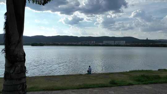 航拍云南弥勒湖泉生态园钓鱼夏天湖水