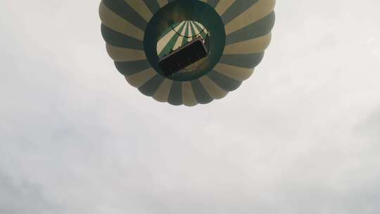 FPV穿越机航拍热气球升空起飞非洲坦桑尼亚视频素材模板下载