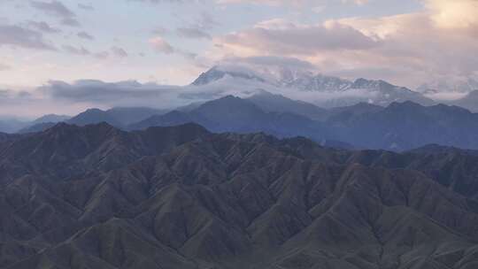 新疆独山子大峡谷清晨风光