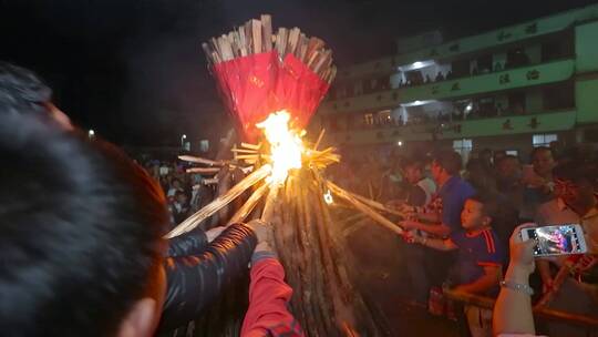 篝火视频云南彝族火把节祭祀仪式活动舞蹈