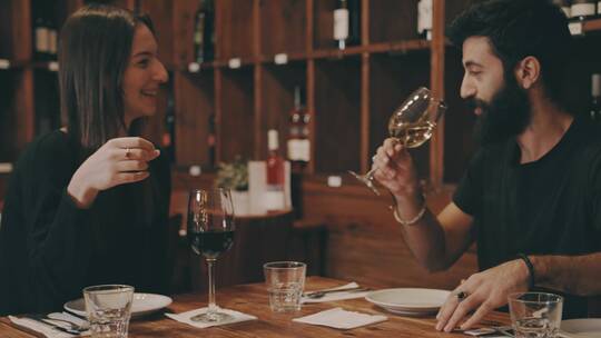 情侣在餐厅约会视频素材模板下载
