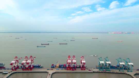 上海自贸区外高桥港区码头