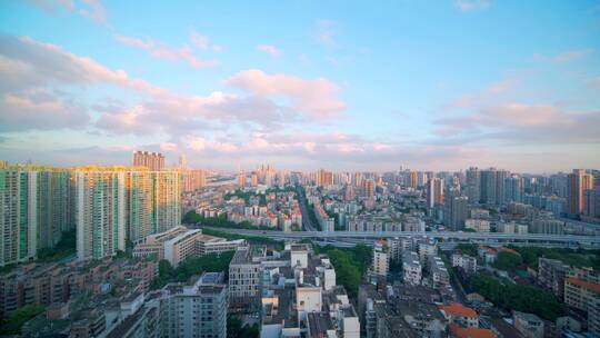 广州城市建筑群与市区公路繁忙车流