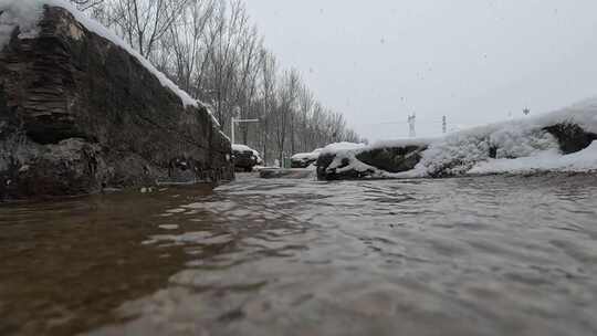 冬季下雪河水溪流高清素材