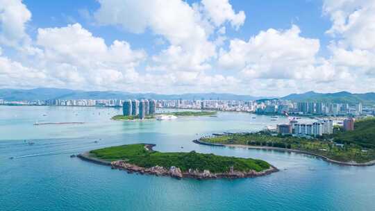 高视角航拍蓝天白云鸟瞰海南三亚凤凰岛全景