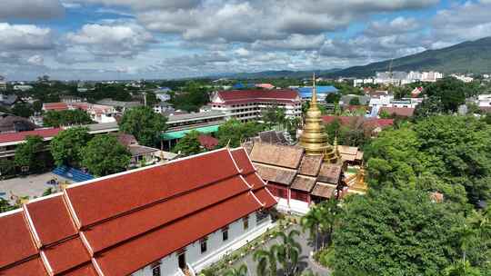 航拍泰国清迈古城帕辛寺庙城市风光
