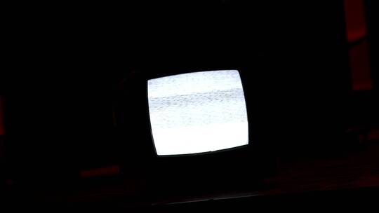 旧电视屏幕上的雪花