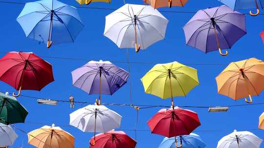 挂在半空中的雨伞 唯美空镜