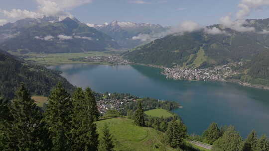 Zell Am see的无人机景观松树镇