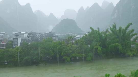 桂林山水烟雨意境阳朔兴坪喀斯特峰林