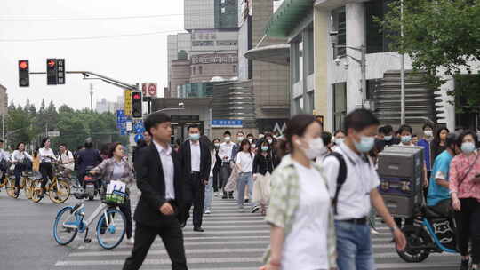 上海商城路十字交叉路口