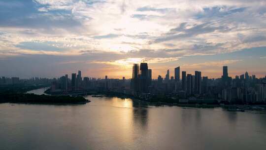 4K湖北武汉汉口江滩晚霞夜景航拍延时