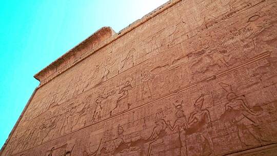 伊斯那库努姆神庙的外墙装饰