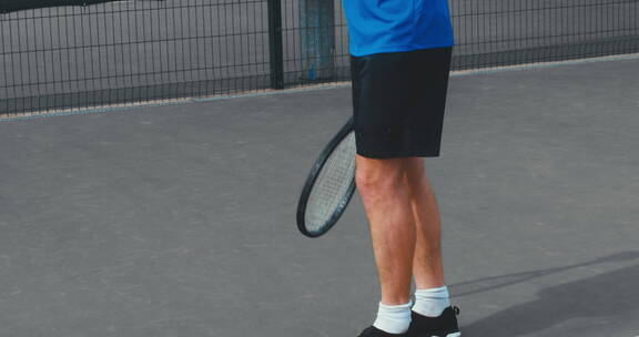 网球男子发球