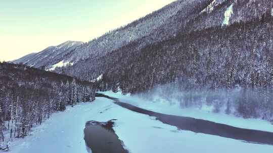 航拍新疆雪山风光