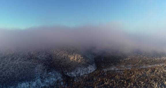 航拍辽阔雪色山林云雾奇观