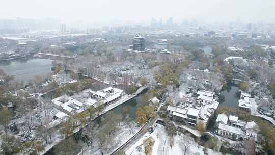 4K济南大明湖雪景超然楼地标航拍