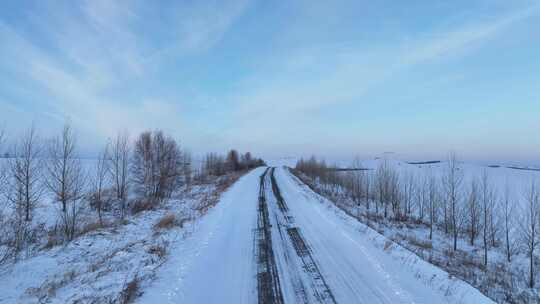 通向茫茫雪原的冰雪公路