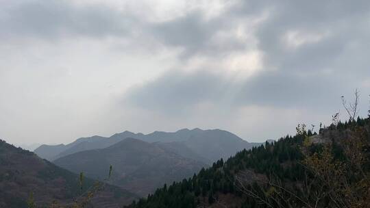 济南南部山区天井峪村，古朴的石头房子