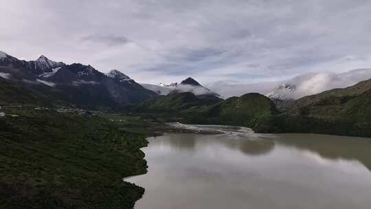 来古冰川风景区清晨航拍