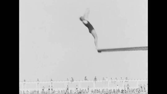 1935年女子跳水比赛视频素材模板下载
