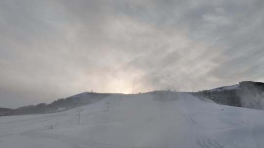 牙克石滑雪场人工造雪场景视频素材模板下载