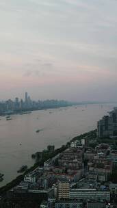 湖北武汉城市清晨竖屏航拍
