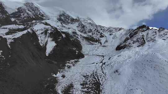 航拍川西横断山脉勒多曼因雪山冰川风光